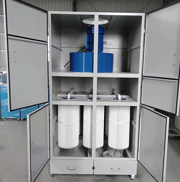 滤筒除尘器现场安装图，展示设备与管道的连接